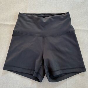 Wunder Train High-Rise Short 4”